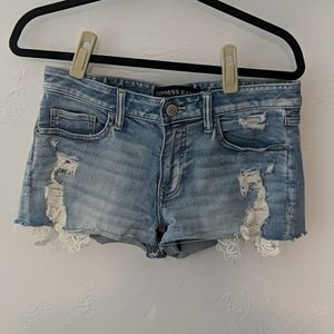 Jean shorts with lace trim
